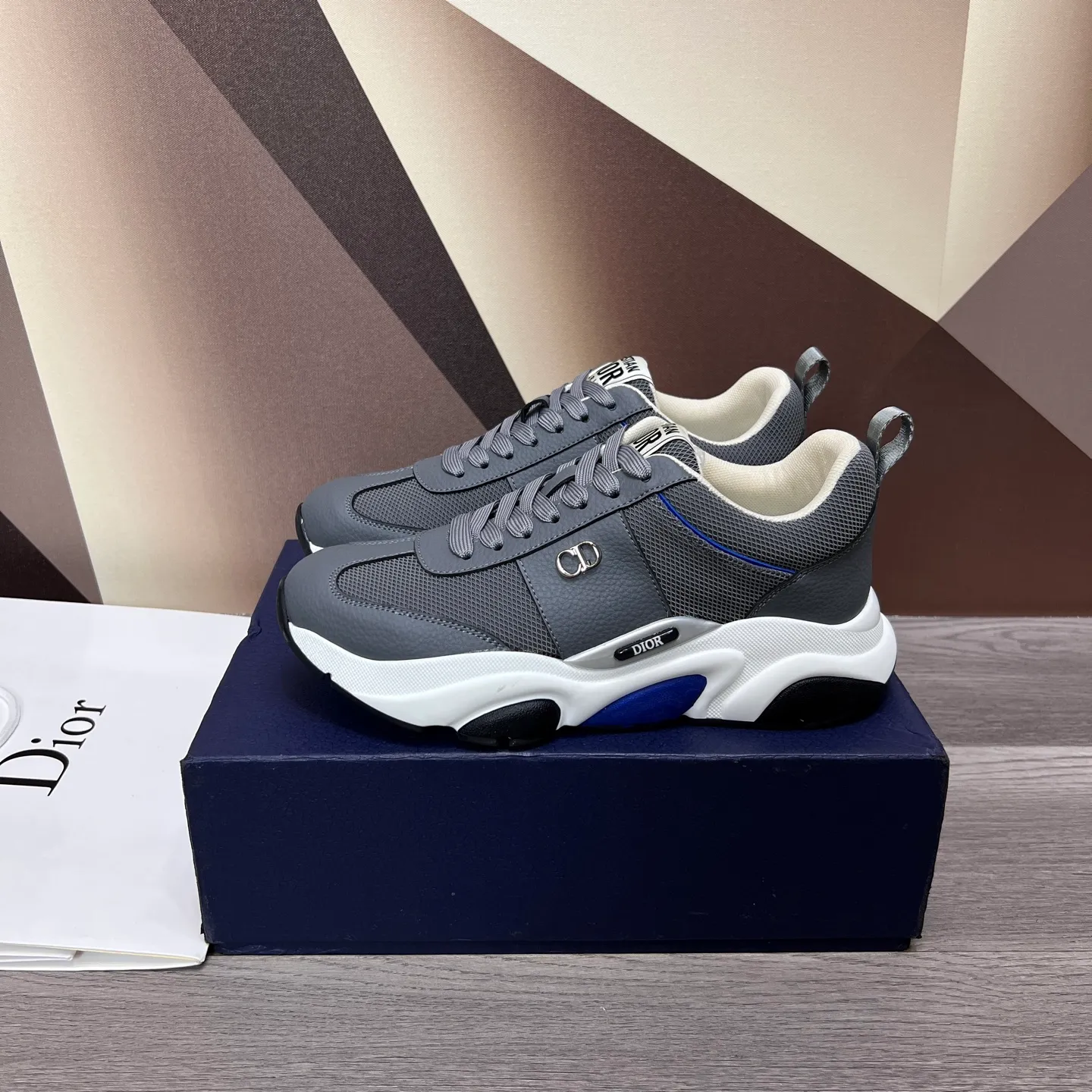 Factory price: 438💰Original Dior quality.~ Unique modern style sneakers. 🏃A must-have casual shoe for trendy men😍😍 Imported cowhide fabric, sheepskin foot pads (refuse to discolor and grind feet) soles: Original soles specially provided by the original factory, French lazy style design ⚠️Fit to the feet, original quality, super comfortable original soles. It’s like shooting the real thing🎬The real thing is better, high-quality sneakers, men’s shoe size: 38-44, (45 can be customized)